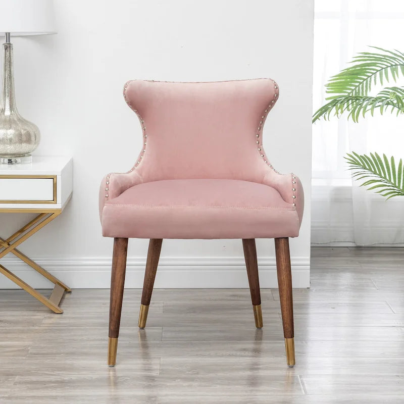 Fauteuil d'appoint rose moderne 23 en polyester, avec pieds en bois d'hévéa massif et clous décoratifs